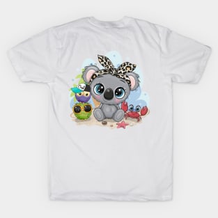 Cute koala, owlets and crab. Beach theme. T-Shirt